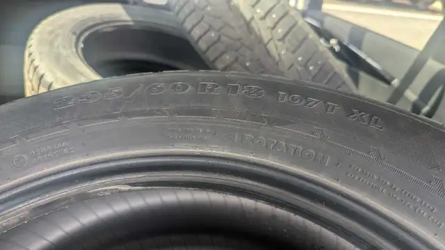 Pneus cloutés Nokian 235/60R18 occasion in Tires & Rims in Laurentides - Image 2