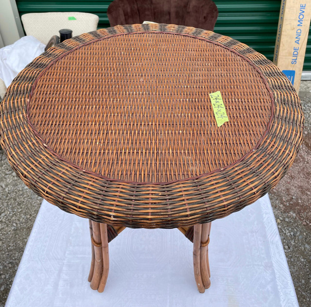 Vintage Wicker Table in Very Good Condition in Other Tables in Hamilton - Image 2