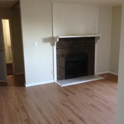 2 bedroom 1.5 bathrooms dishwasher balcony