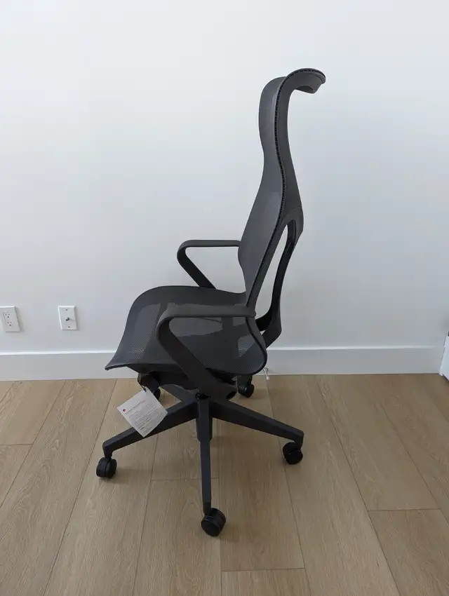 Herman Miller Cosm Mesh Office Chair - Graphite, High-Back in Chairs & Recliners in City of Toronto - Image 3