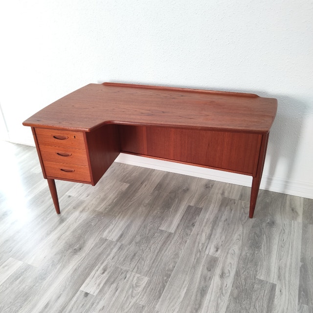 1960s SWEDISH MCM TEAK BOOMERANG EXECUTIVE DESK Desks City of