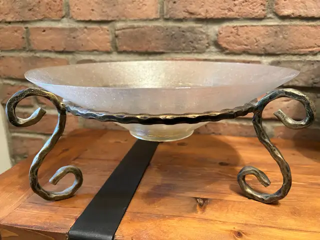 Decorative vase in Home Décor & Accents in Ottawa - Image 2