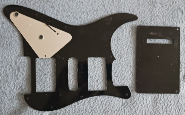 Black Set of Pickguard & Back Cover/Plate For Electric Guitar in Other in Mississauga / Peel Region - Image 3