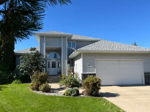 Large turn key home to grow your family in. Home backs onto green space and park amenities. Family o...