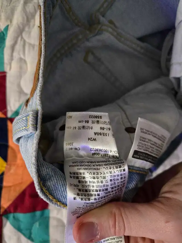 Levi and garage shorts in Women's - Bottoms in Ottawa - Image 10