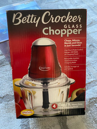Betty Crocker glass chopper. Brand new!