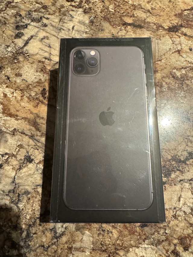 Apple iPhone 11 Pro Max 512GB Unlocked - Space Gray W/ OTTERBOX  in Cell Phones in Brantford - Image 2