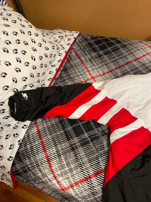 Toronto Raptors Starter Pull Over Jacket Size Large in Men's in City of Toronto - Image 8