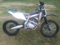 250cc Lifan LF250 Dirt Bike $900
