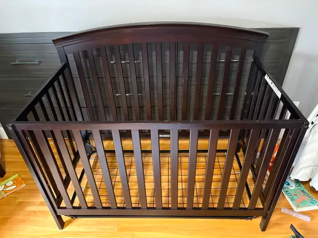 Crib & change table in Cribs in Edmonton - Image 2