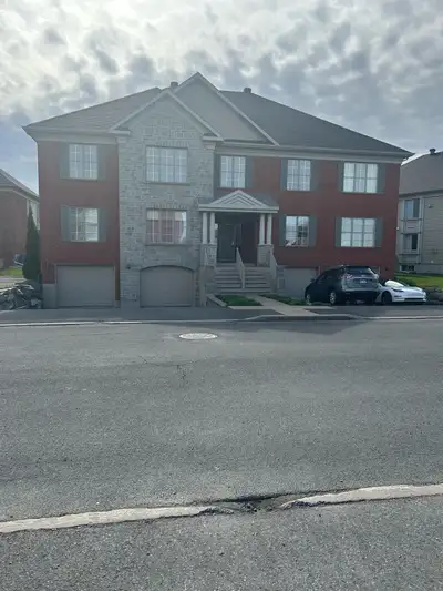 Condo 41/2  garage privé – Quartier Dix30