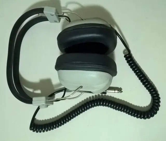 Vintage Sears Stereo Headphones - Model # 19787 in Arts & Collectibles in Oshawa / Durham Region - Image 4