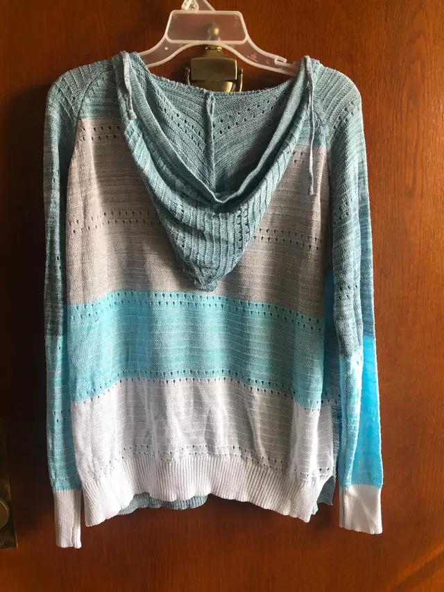 Ladies over head hoodie in Women's - Tops & Outerwear in Winnipeg - Image 4