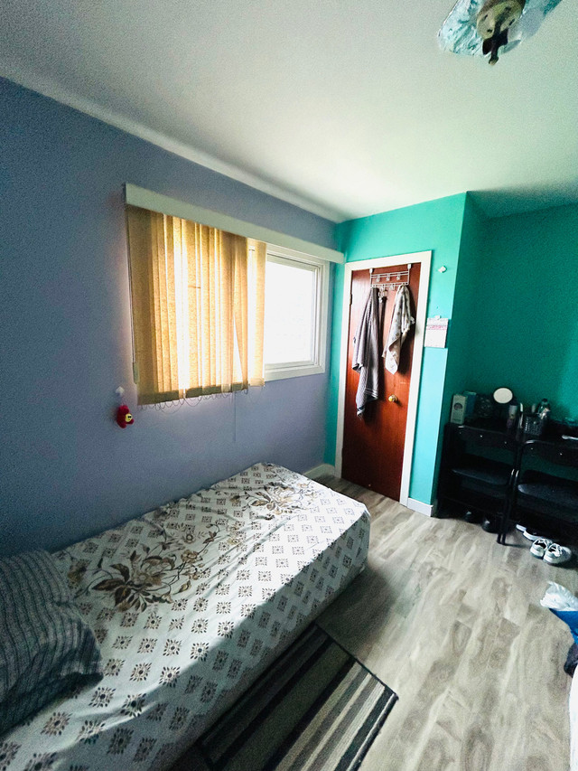 Sharing room available for girl near algoma university in Room Rentals & Roommates in Sault Ste. Marie - Image 4