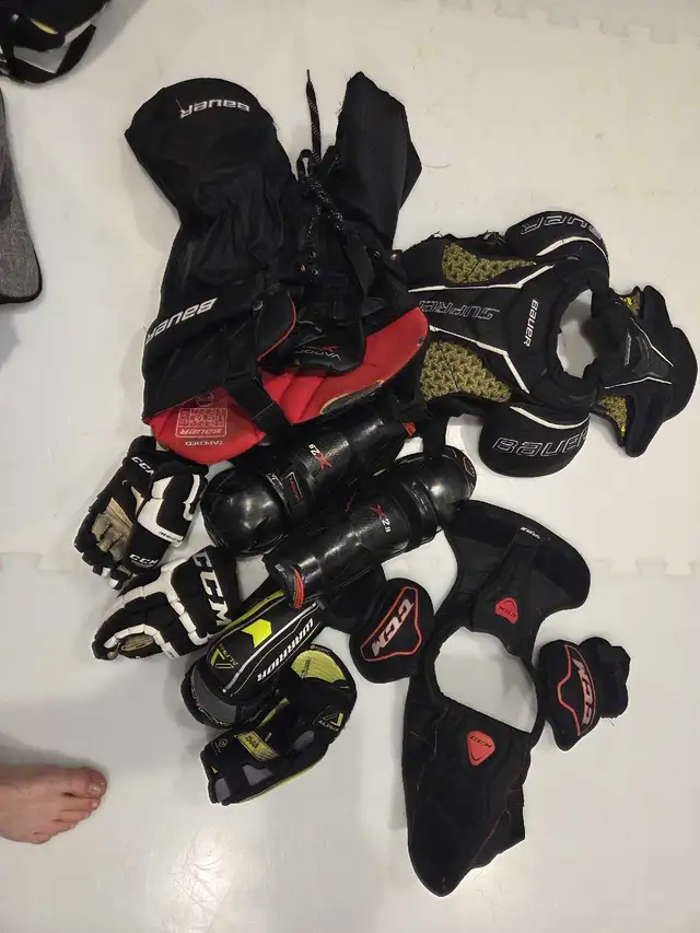 youth hockey gear in Hockey in London - Image 2