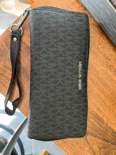 Michael kors wallet kijiji 2025
