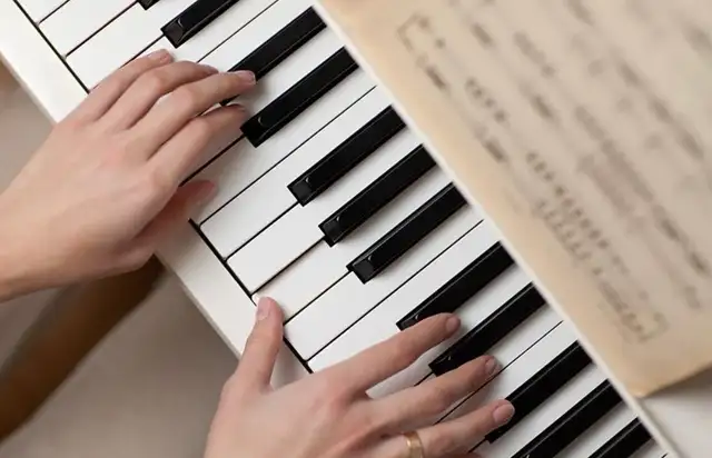 Music Lessons546145490993172481