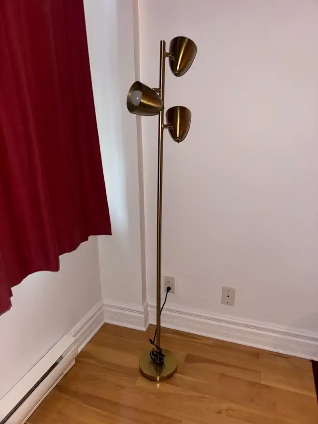 Gold floor lamp vintage mcm brass metal style 66" height in Indoor Lighting & Fans in City of Montréal - Image 10