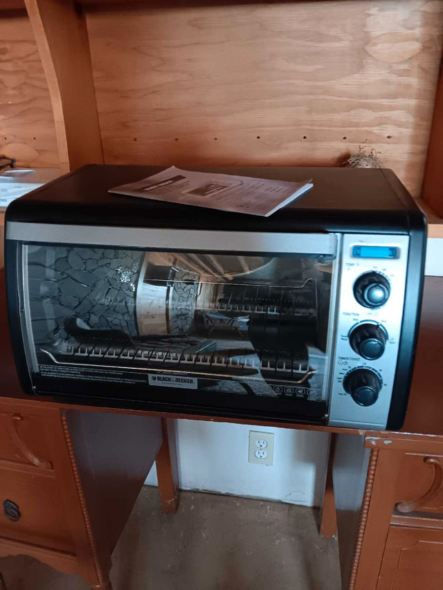 BLACK/DECKER Countertop Oven in Toasters & Toaster Ovens in Napanee - Image 3
