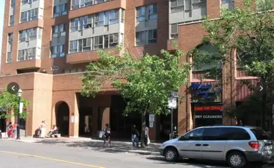 Private Bedroom for Rent – Downtown Toronto (FEMALE ONLY)