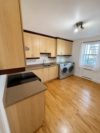 Appartement 4 1/2 situé à deux pas du métro Cadillac, à 30 secondes de marche. Disponible au 1er sep...