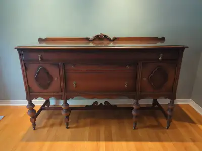 Very good condition. All pieces function as they should. Smoke free home. Approximately 100 years ol...
