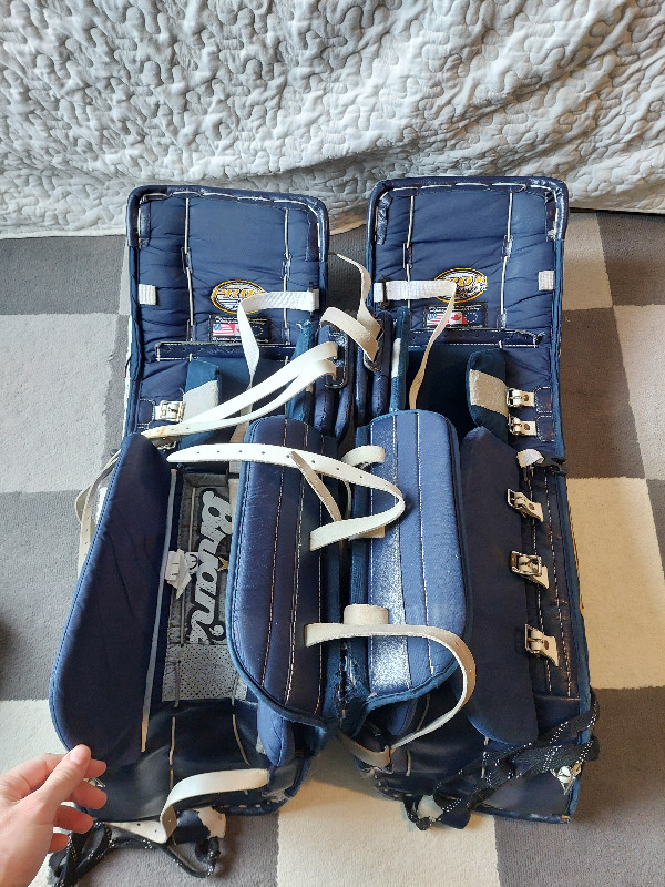 Brian's Pro Stock Zero G Leg Pads / Jambières - 35"+2" in Hockey in City of Montréal - Image 3