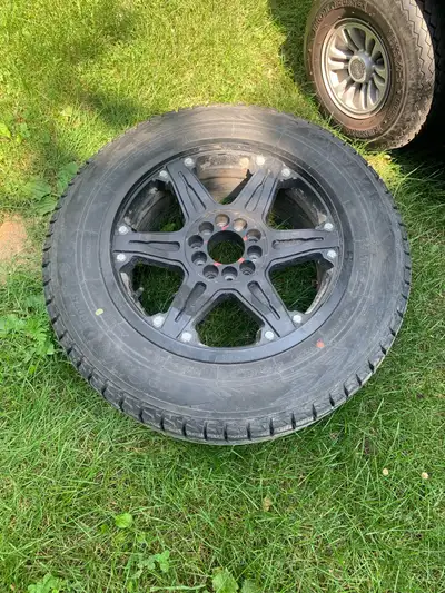 Winter tire and rims For jeep Grand Cherokee About 25000k on tires