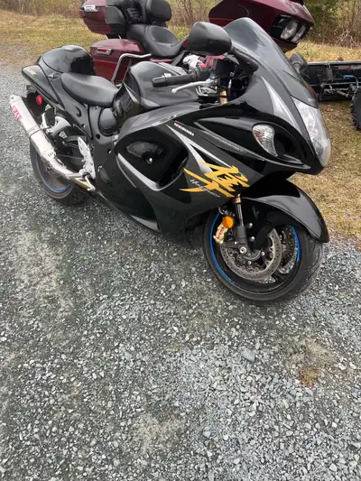 Suzuki hayabusa. Bike works great. Was inspected in the summer. Has 22k km +/- I am the second owner...