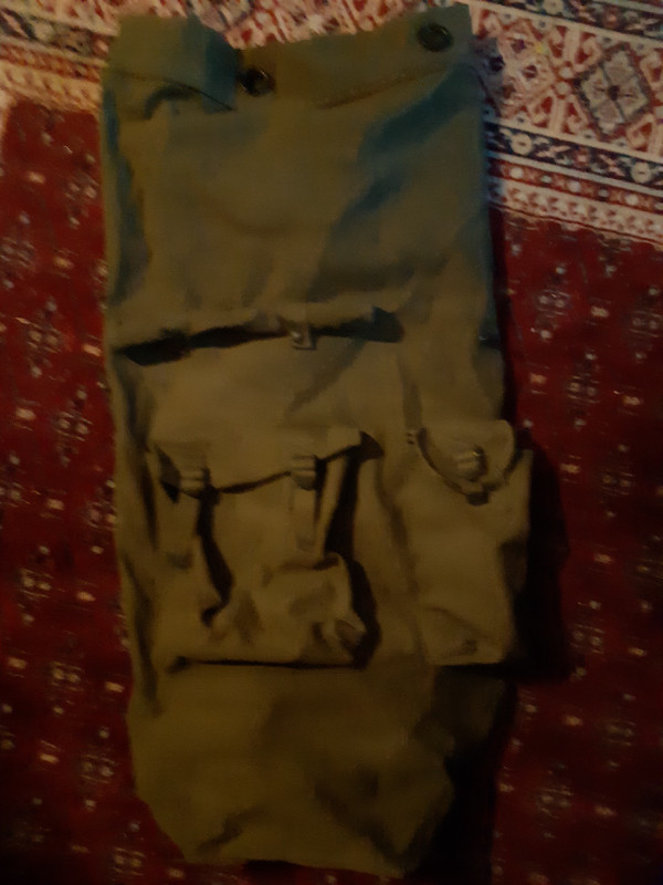 VINTAGE CANVAS ARMY DUFFLE in Fishing, Camping & Outdoors in Belleville