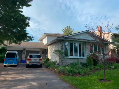 Lovely 3-4 bedroom home in quiet neighbourhood
