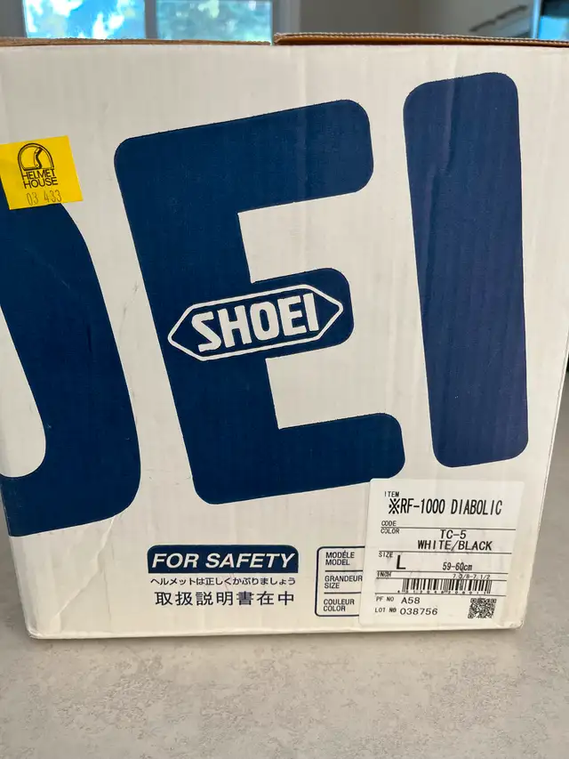 Shoei RF-1000 Motorcycle Helmet in Motorcycle Parts & Accessories in Winnipeg - Image 3