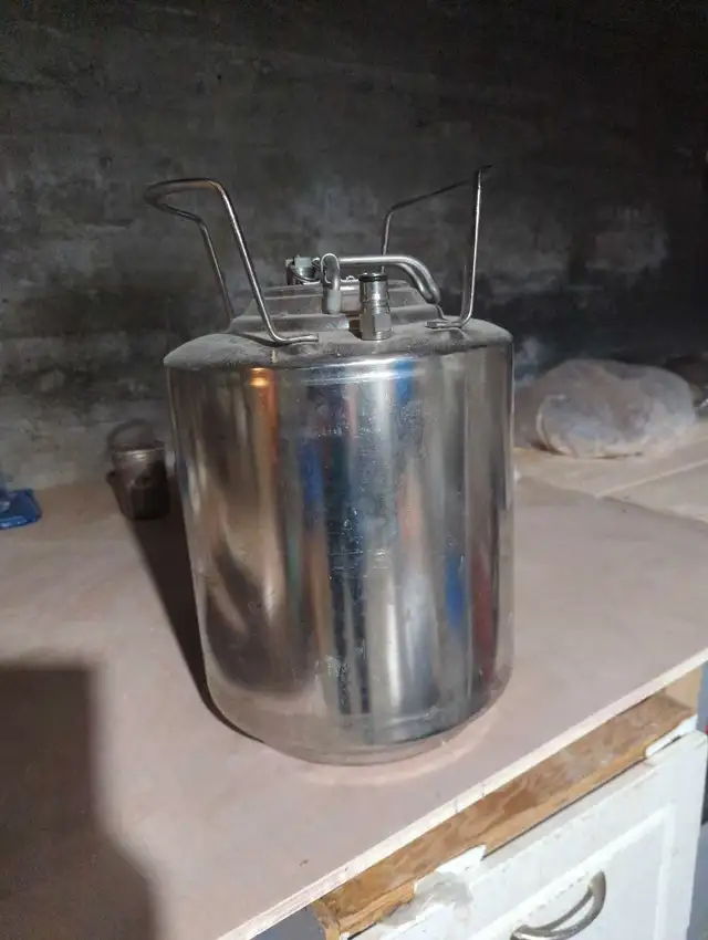 home brew equipment (kegs, carbouys, grain mill etc)62863739398275129