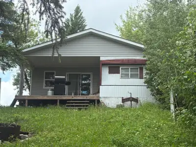 Looking for an affordable lakefront escape? This charming waterfront cabin is located just 10 minute...