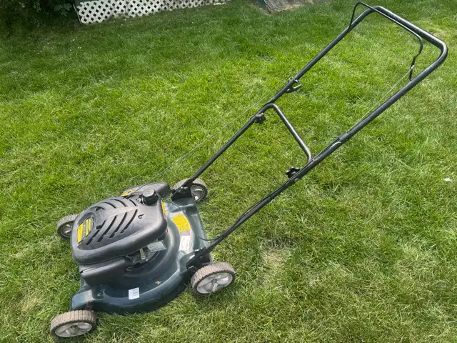 Tondeuse Yardworks 22 pouces in Lawnmowers & Leaf Blowers in Longueuil / South Shore - Image 2