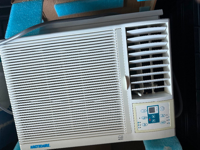Window AC 5250 BTU in Heaters, Humidifiers & Dehumidifiers in Gatineau