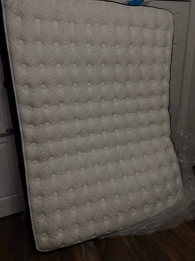 Queen Mattress - Brand New!63005665923329124