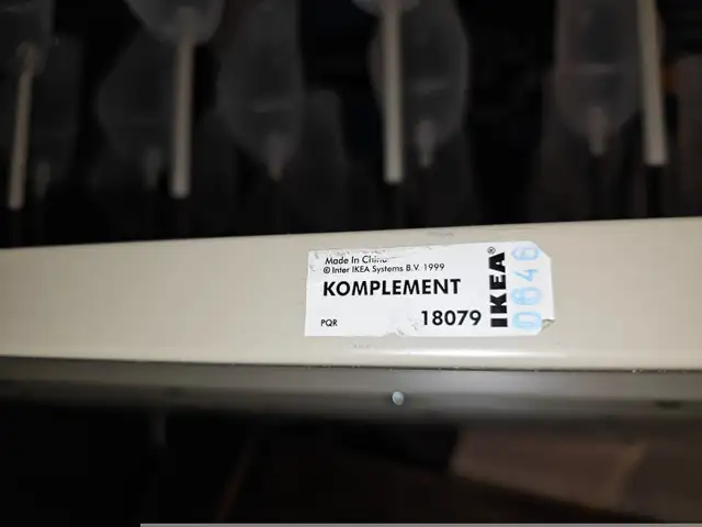 SHOE RACK WITH SHOE TREES  &  SLIDE OUTS -  ORGANISE  16 PAIRS in Women's - Shoes in Calgary - Image 7