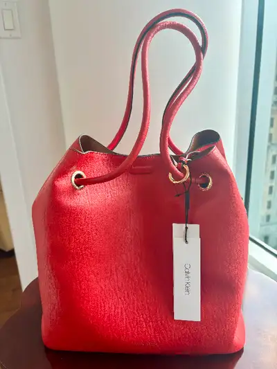 Beautiful new authentic Calvin Klein bag. Reversible brick & cappuccino colour. Downtown Montreal -...
