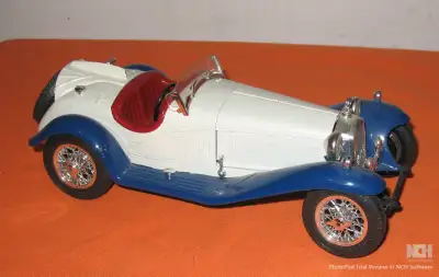 Collectors Model Toy Diecast Bugatti Alfa Romeo Brand New. Bburago Model 1:18 Scale -- Size: 10"x4.5...