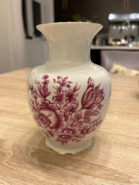 Holenhaza Hungry porcelain vase