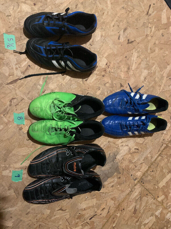 Soulier de soccer shoes gr 5.5  et 8 dans Soccer  à Ouest de l’Île - Image 2