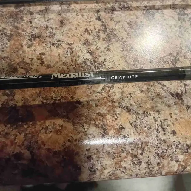 Fishing Rod in Fishing, Camping & Outdoors in Hamilton - Image 2