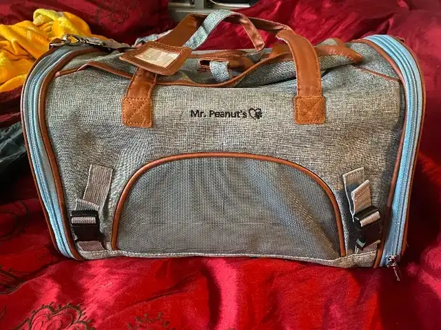 Mr. Peanuts Pet Carrier in Accessories in City of Toronto - Image 2