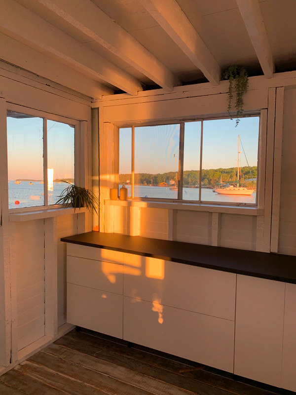 Iconic Mahone Bay Houseboat Cottage - No Property Taxes! in Other in City of Halifax - Image 2
