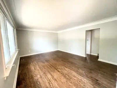3 Bed Main flr in a quiet mountain location and large yard
