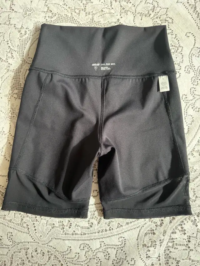 Aerie Woman’s High-Waisted Shorts (M) In excellent condition!! in Women's - Bottoms in City of Toronto - Image 6