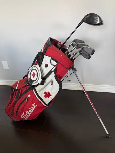 Mens Right Handed Taylormade/Titleist Golf Clubs, View more
