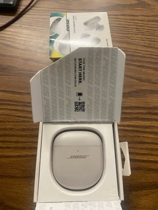 Bose QuietComfort Ultra Earbuds in Headphones in Mississauga / Peel Region - Image 4