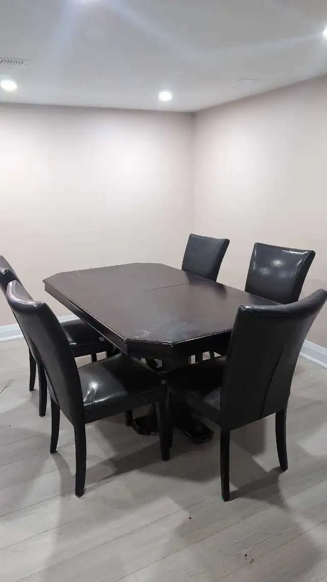 Dark Wood Dining Table only (Dismantled) in Dining Tables & Sets in City of Toronto - Image 3